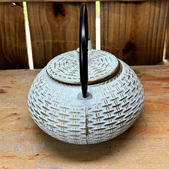 Tetsubin Japanese Style Cast Iron Tea Kettle Black Enamel Interior & Strainer - Picture 3 of 8